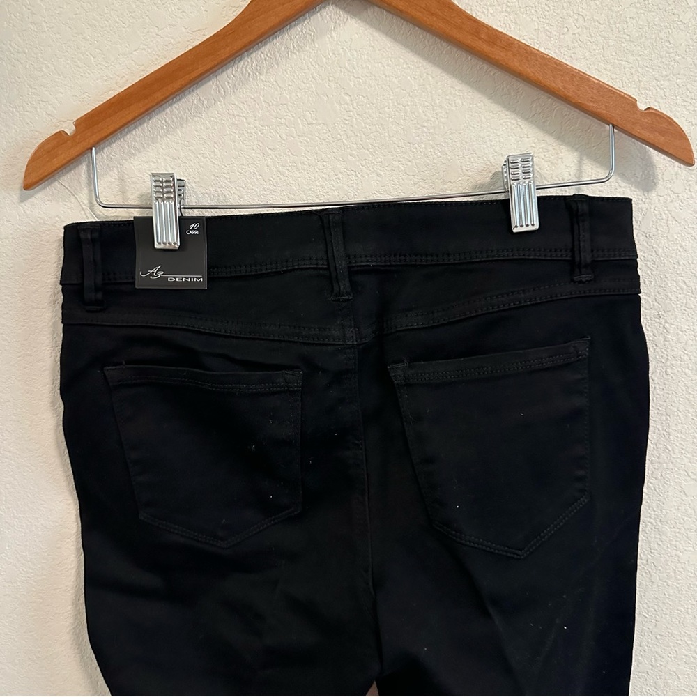 A3 Design Capris - Picture 4 of 4